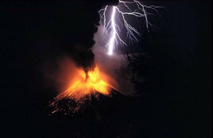Awesome Looking Natural Phenomena That Also Poses A Deadly Threat To Humans (24 pics)