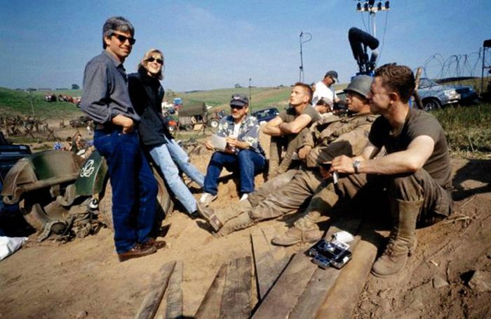 Incredible Images And Behind The Scenes Photos From Saving Private Ryan (24 pics)