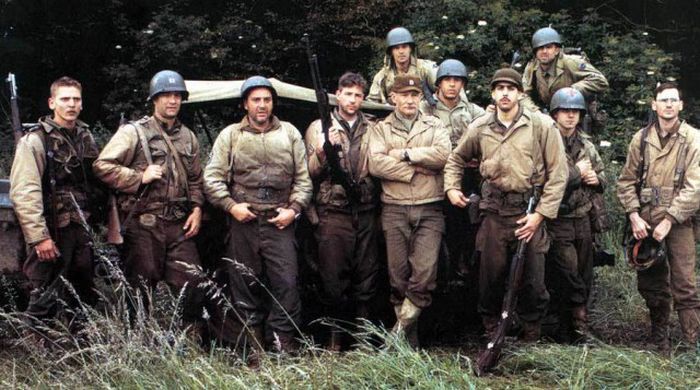 Incredible Images And Behind The Scenes Photos From Saving Private Ryan (24 pics)