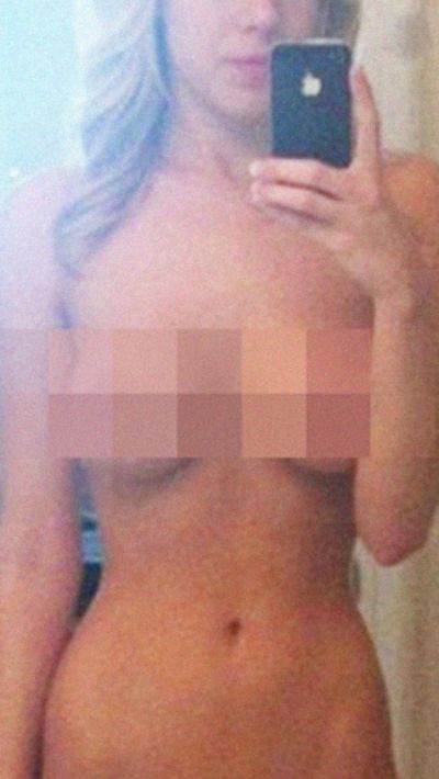 Teacher Gets Busted For Sending Snapchat Nudes To One Of Her Students (3 pics)