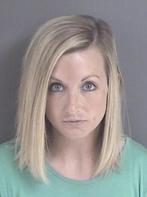 Teacher Gets Busted For Sending Snapchat Nudes To One Of Her Students (3 pics)