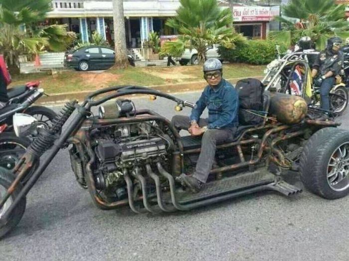 Crazy People Who Have No Business Riding Motorcycles (77 pics)