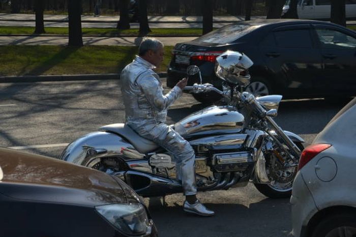Crazy People Who Have No Business Riding Motorcycles (77 pics)