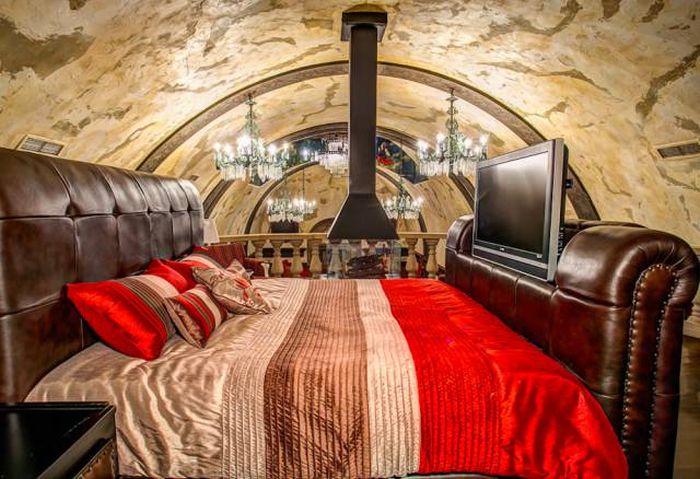 In Montreal There Is An Epic Castle That You Can Rent For Parties (32 pics)