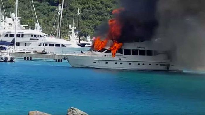 Beautiful Yacht Goes Down In Flames In The Virgin Islands (17 pics)