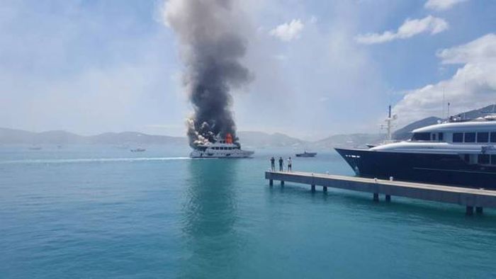 Beautiful Yacht Goes Down In Flames In The Virgin Islands (17 pics)