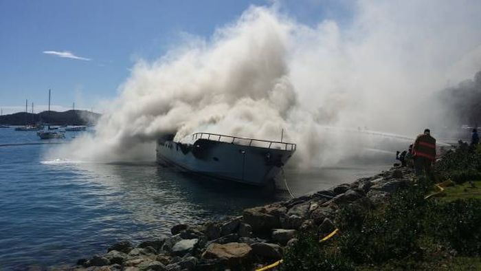 Beautiful Yacht Goes Down In Flames In The Virgin Islands (17 pics)