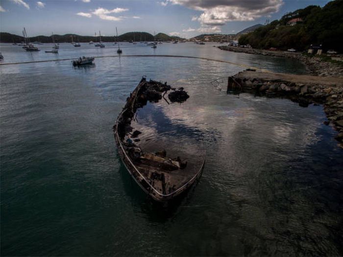Beautiful Yacht Goes Down In Flames In The Virgin Islands (17 pics)