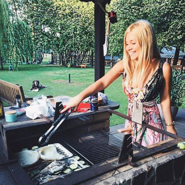 These Hot Girls With BBQ Will Make You Happy And Hungry 