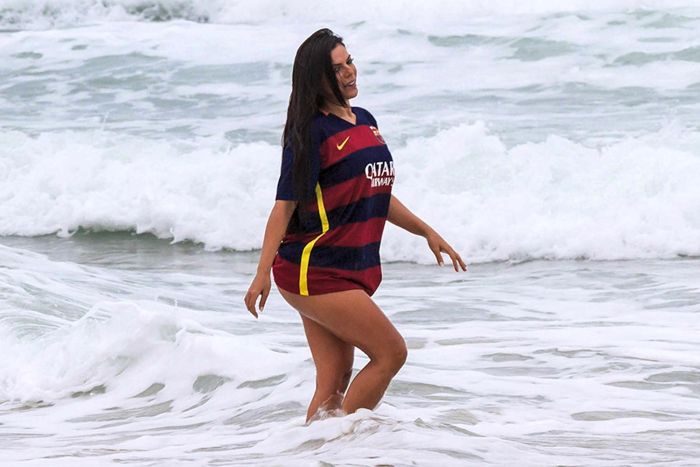 Lionel Messi Blocks Miss BumBum Because Of Her Hot Pictures (7 pics)