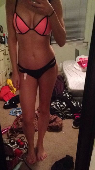 Hot Girls Pose For Sexy Selfies In Cluttered Rooms (25 pics)