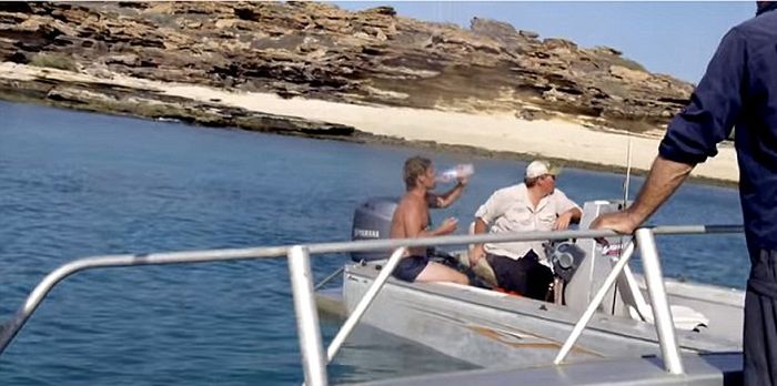 River Monsters Crew Finds A Castaway Stranded On An Australian Island (5 pics)