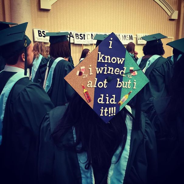 Awesome Students Who Totally Nailed It With Their Funny Graduation Caps ...