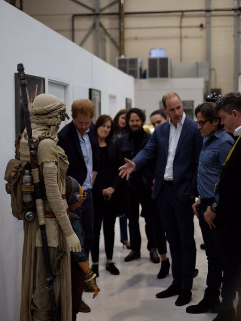 Princes William And Prince Harry Visit The Set Of Star Wars: Episode VIII (8 pics)
