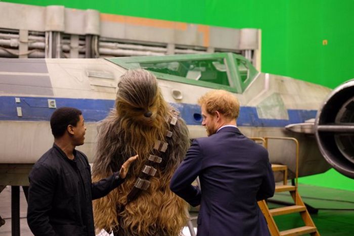 Princes William And Prince Harry Visit The Set Of Star Wars: Episode VIII (8 pics)