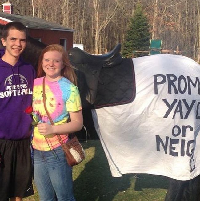 People Who Found Clever And Creative Ways To Ask Their Dates To Prom (24 pics)