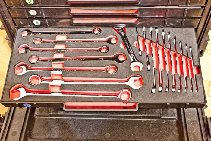 A Look Inside The Tool Box Of An American Military Engineer (15 pics)