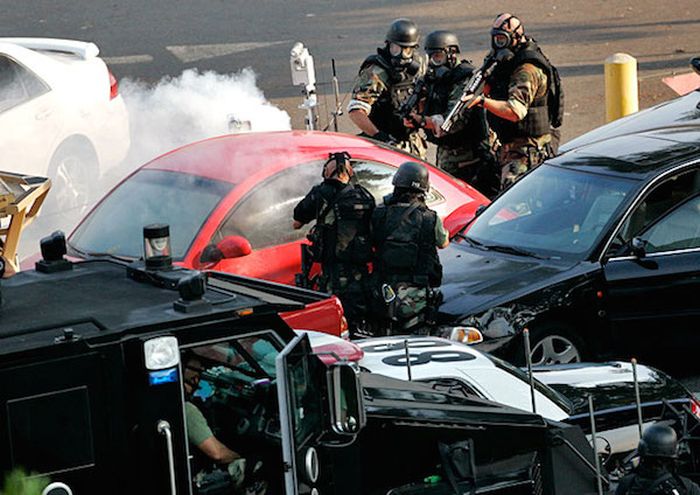 The Craziest Car Chases In The History Of Los Angeles (10 pics)
