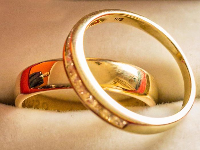 Self-Taught Photographer Uses Wedding Rings To Take Unique Photos (12 pics)