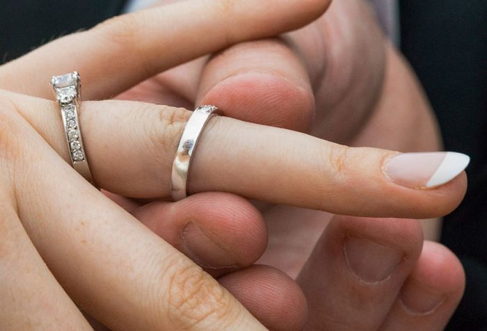 Self-Taught Photographer Uses Wedding Rings To Take Unique Photos (12 pics)