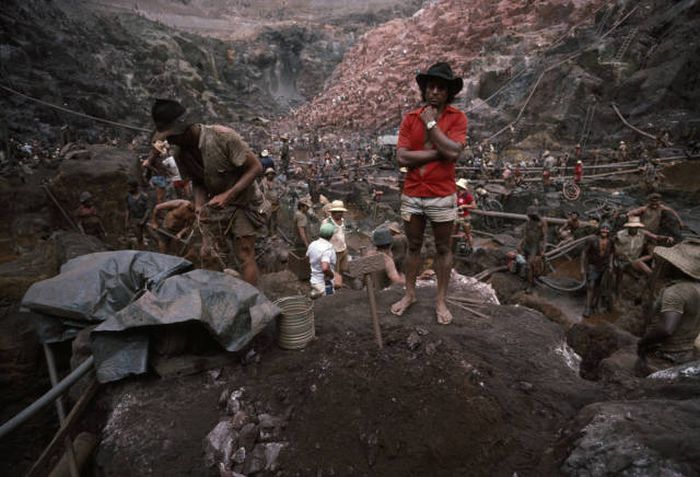 Back In The 80s People Traveled From All Over The World To Search For Gold In Brazil (23 pics)