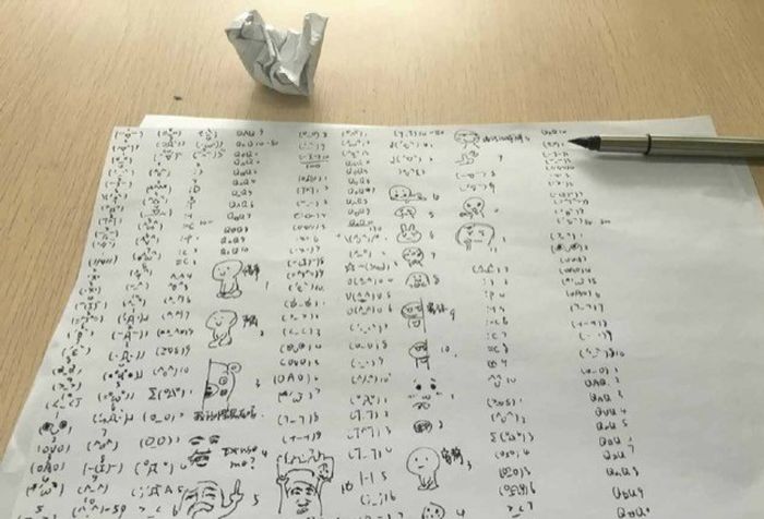 Tardy Chinese Students Are Being Forced To Write Out 1,000 Emojis As Punishment (4 pics)
