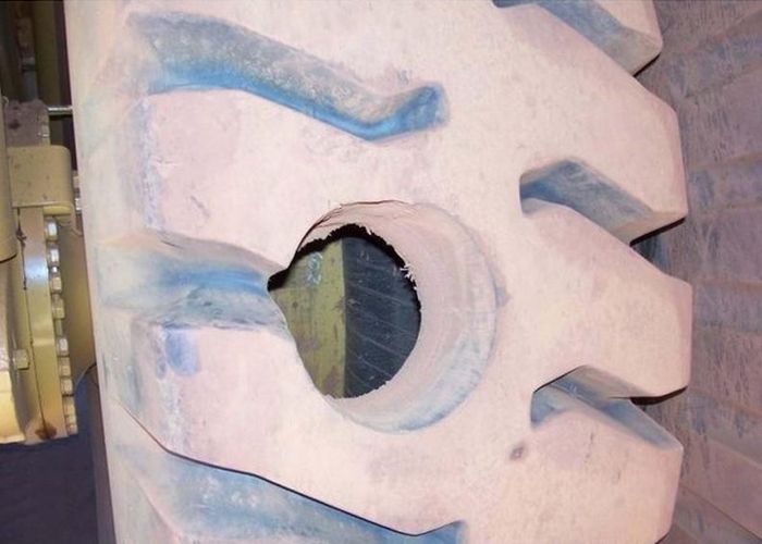 This Tire Ran Into A Little Bad Luck (3 pics)