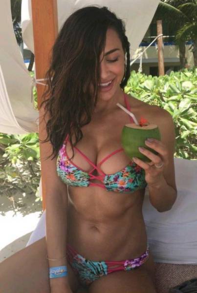 Hot Pics Of Sexy Women That Prove Busty Chests Are The Best (59 pics)