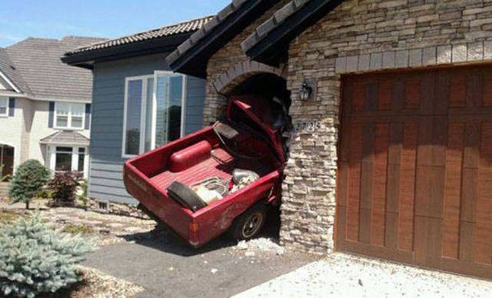 Car Wrecks And Driving Fails That Will Inspire You To Stay Off The Road (43 pics)