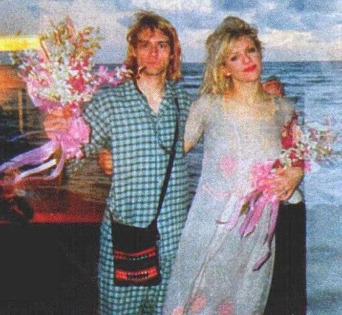 Vintage Photos From Kurt Cobain And Courtney Love's Wedding Day (7 pics)