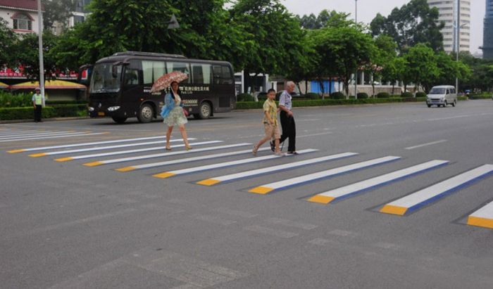 India Is Using 3D Paintings To Inspire Drivers To Slow Down (5 pics)