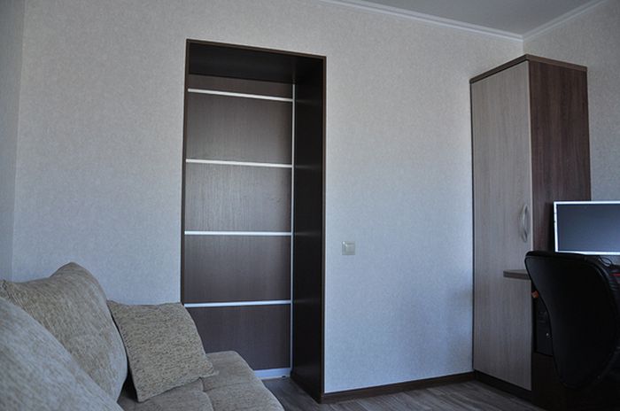 Every House Needs A Secret Room Like This One (4 pics)