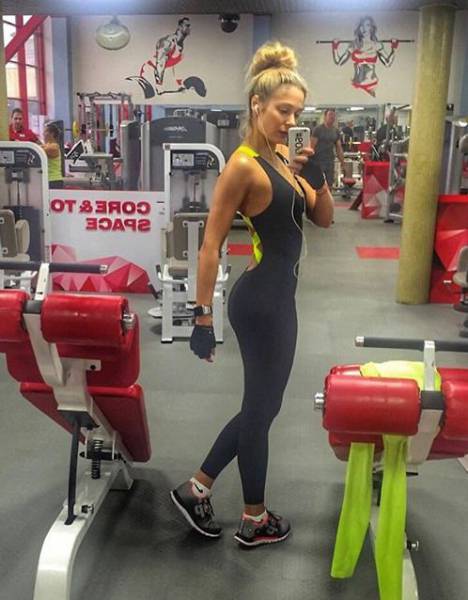 Gorgeous Girls In Yoga Pants That Will Keep You Busy For A While (50 pics)