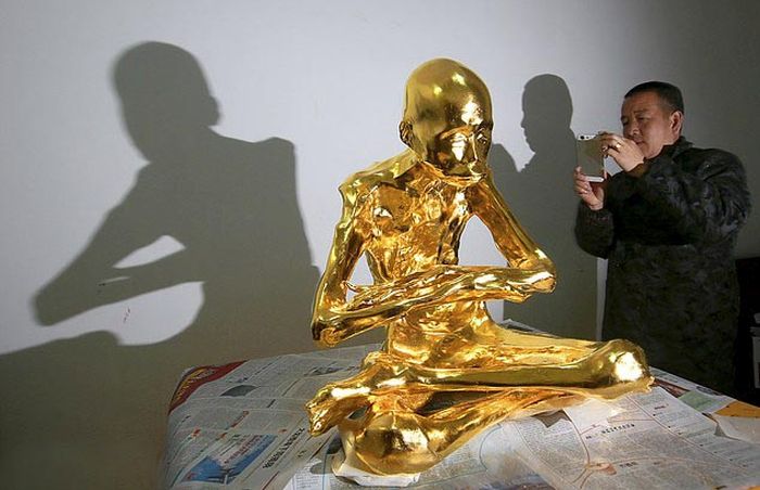Buddhist Monk Gets Mummified And Turned Into A Gold Statue (6 pics)