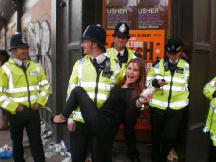 The Metropolitan Police Really Know How To Party (22 pics)