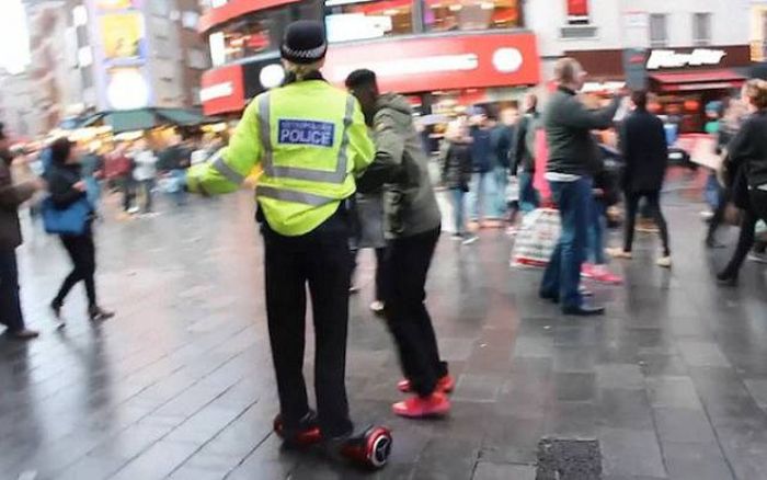 The Metropolitan Police Really Know How To Party (22 pics)