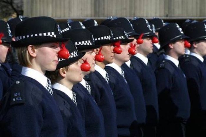 The Metropolitan Police Really Know How To Party (22 pics)