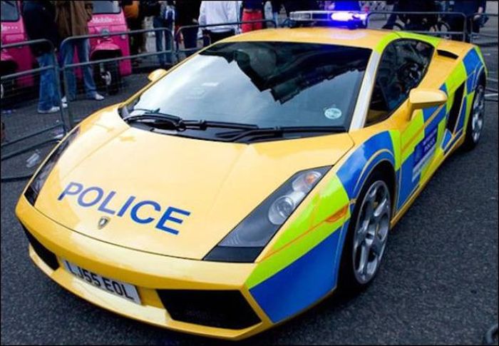 The Metropolitan Police Really Know How To Party (22 pics)