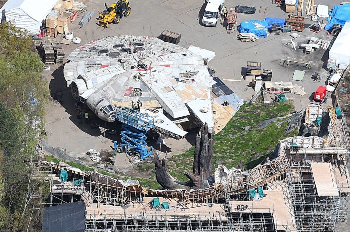 The Millennium Falcon Has Been Spotted On The Set Of Star Wars: Episode VIII (6 pics)