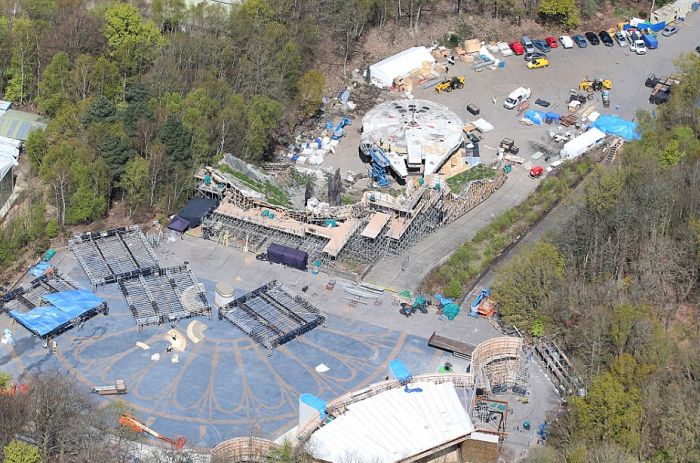 The Millennium Falcon Has Been Spotted On The Set Of Star Wars: Episode VIII (6 pics)