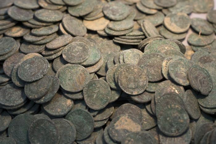 Construction Workers Find 1,300 Pounds Of Roman Coins Discovered In Spain (10 pics)