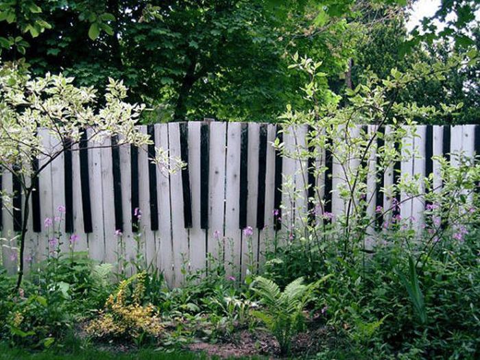 Fences Don't Get Much More Fun Than This (30 pics)