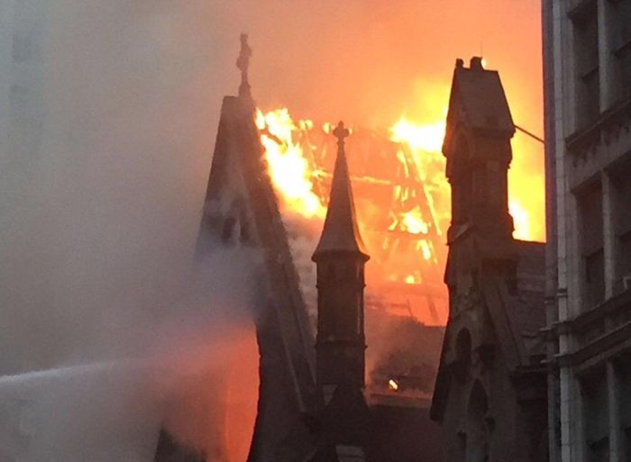 Manhattan Cathedral Burns Down On Orthodox Easter Sunday (5 pics)