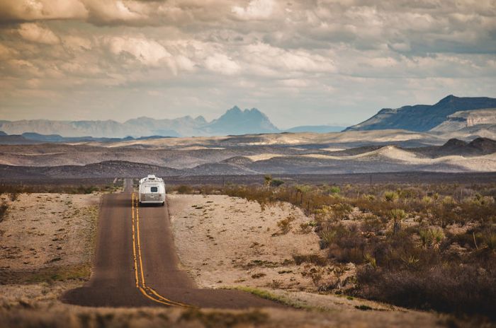 This Family Sold Their House So They Could Chase Their Dreams And Travel America (15 pics)