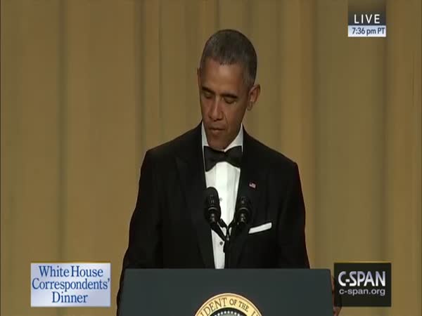 President Obama Drops Microphone On Floor At White House Correspondents Dinner 2016