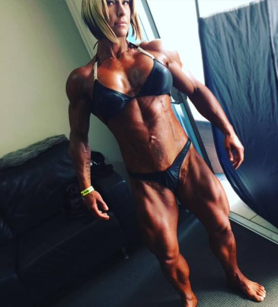 This Female Bodybuilder Can Crush Watermelons With Her Legs (25 pics)