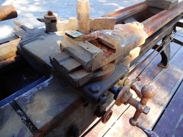 Old Hendey Lathe Discovered At A Junkyard (14 pics)