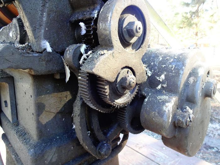 Old Hendey Lathe Discovered At A Junkyard (14 pics)