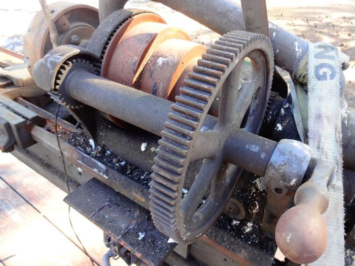 Old Hendey Lathe Discovered At A Junkyard (14 pics)