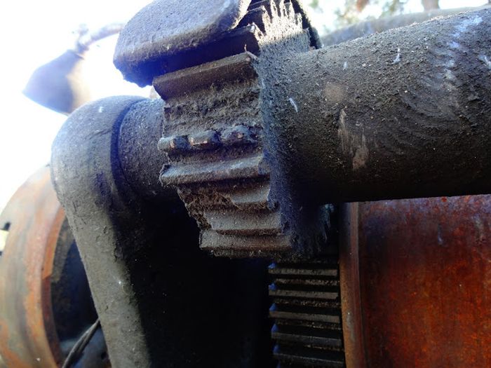 Old Hendey Lathe Discovered At A Junkyard (14 pics)